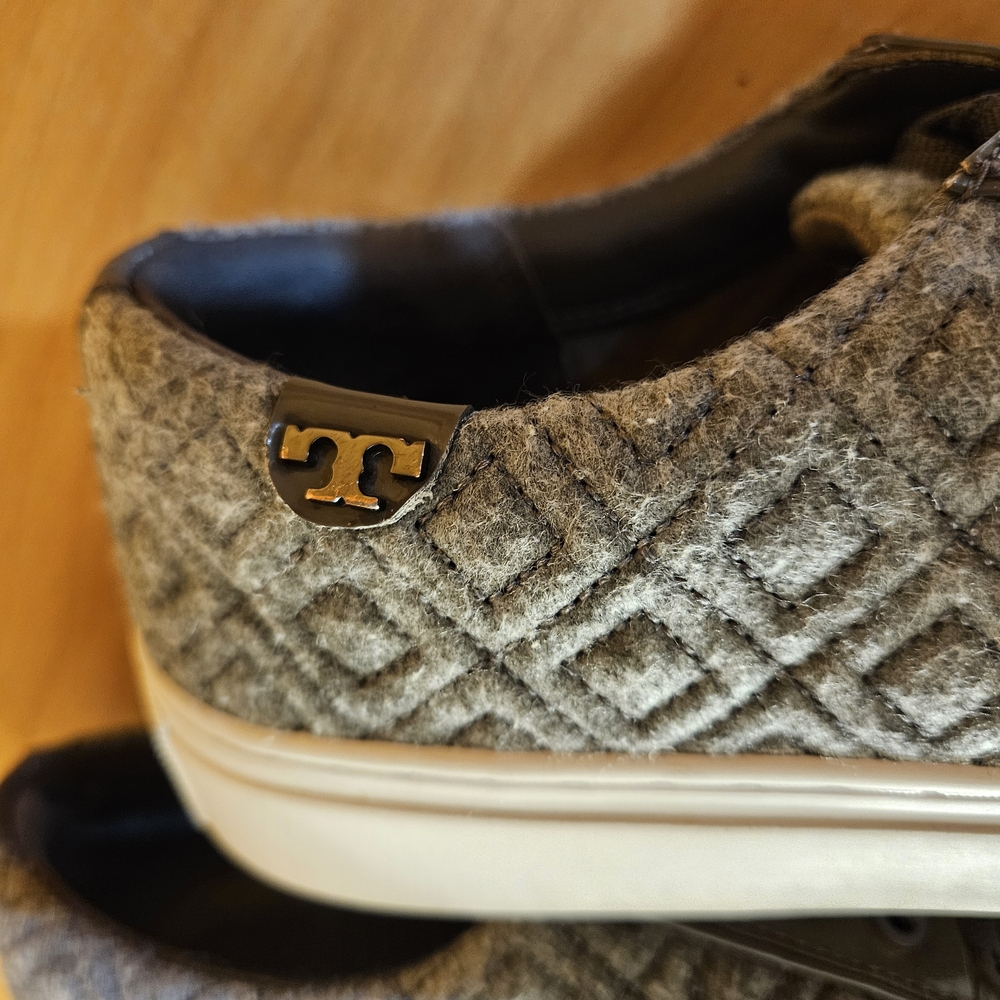 Size 7. Tory Burch Dovestone Gray Quilted Felted Women's Sneakers. Clean! Logo - Picture 8 of 11